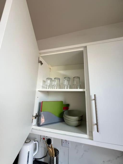 2 Bedroom Apartment Near Station London Exterior foto