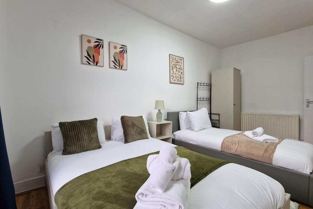 2 Bedroom Apartment Near Station London Exterior foto