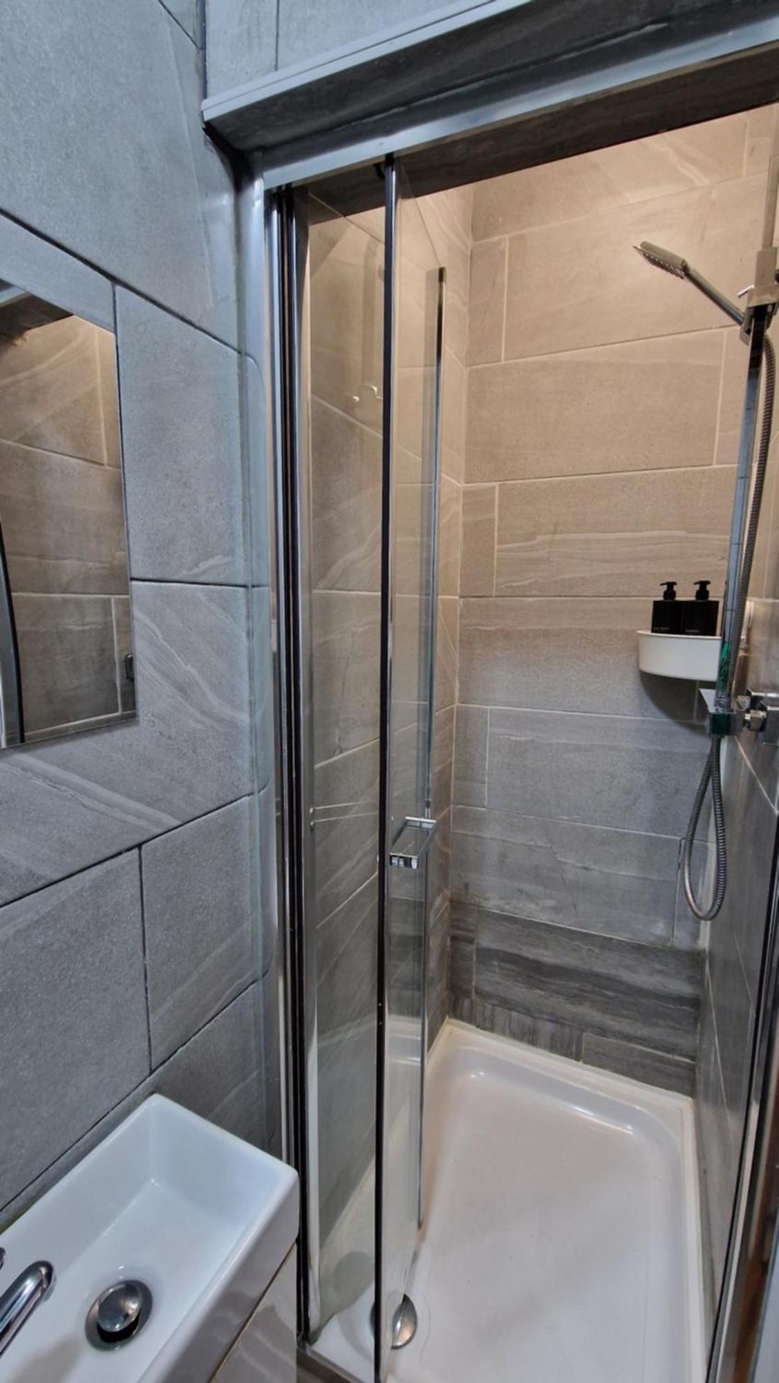2 Bedroom Apartment Near Station London Exterior foto